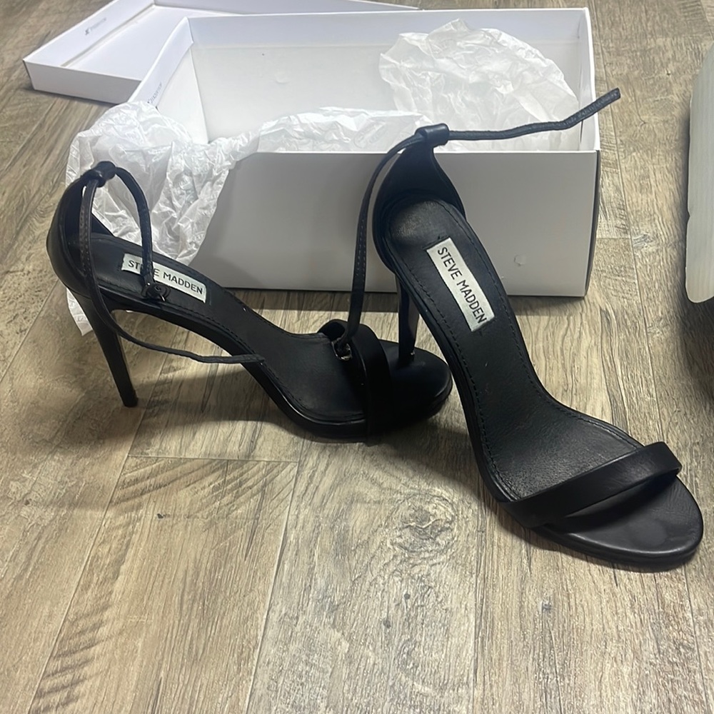 Steve Madden strappy sandals SZ8